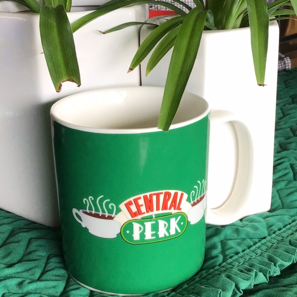 « Friends » CENTRAL PERK , coffee mug, mint condition, 16 oz.